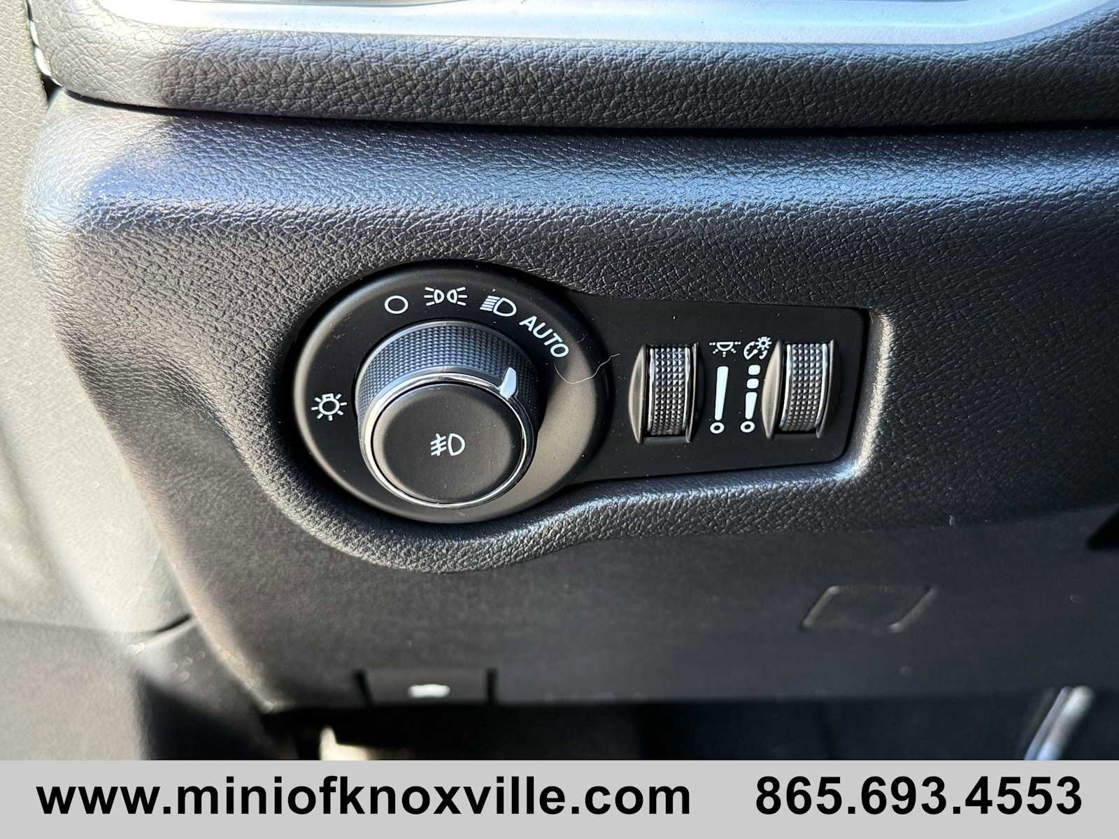 Used 2022 Chrysler Pacifica Touring image 24