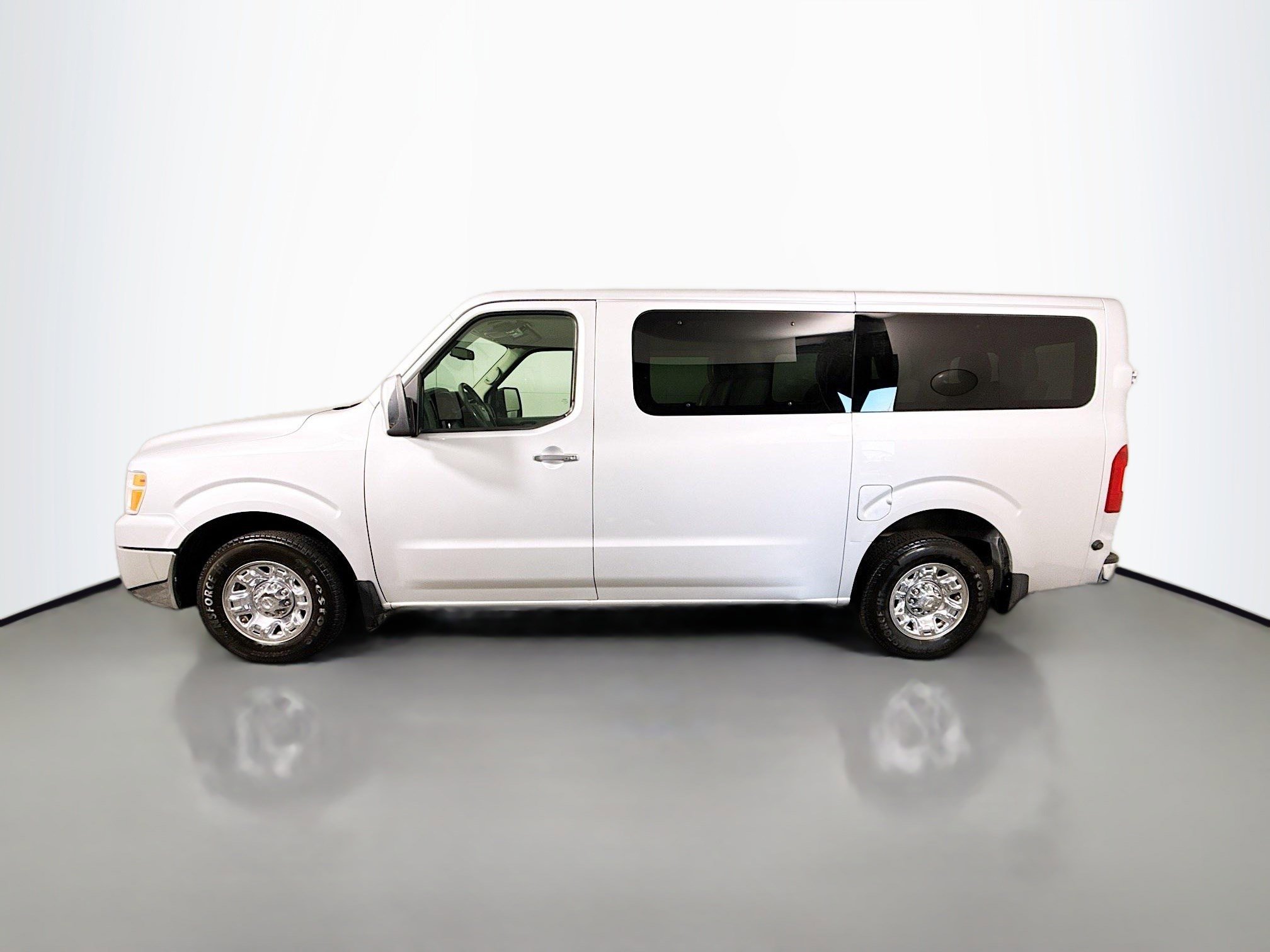 Used 2018 Nissan NV 3500 SL image 6