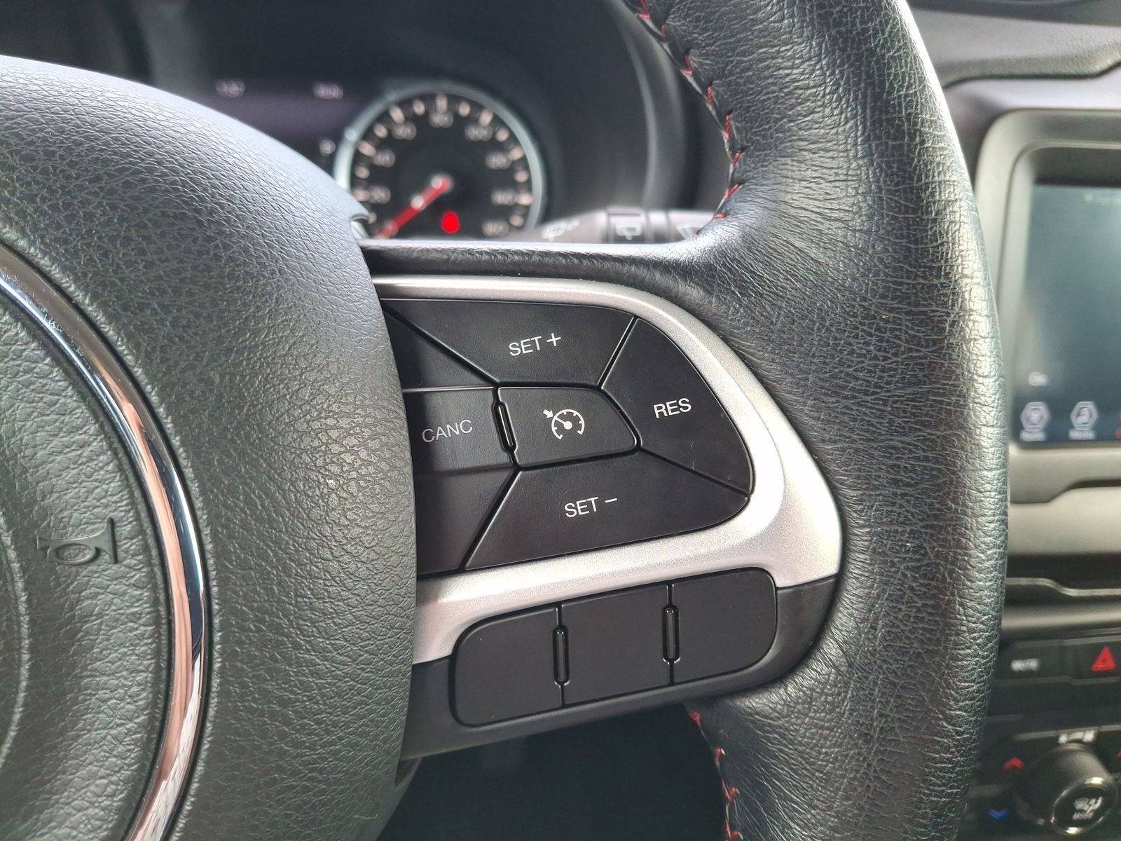 Used 2020 Jeep Renegade Trailhawk w/ Cold Weather Group AWD/4WD image 14