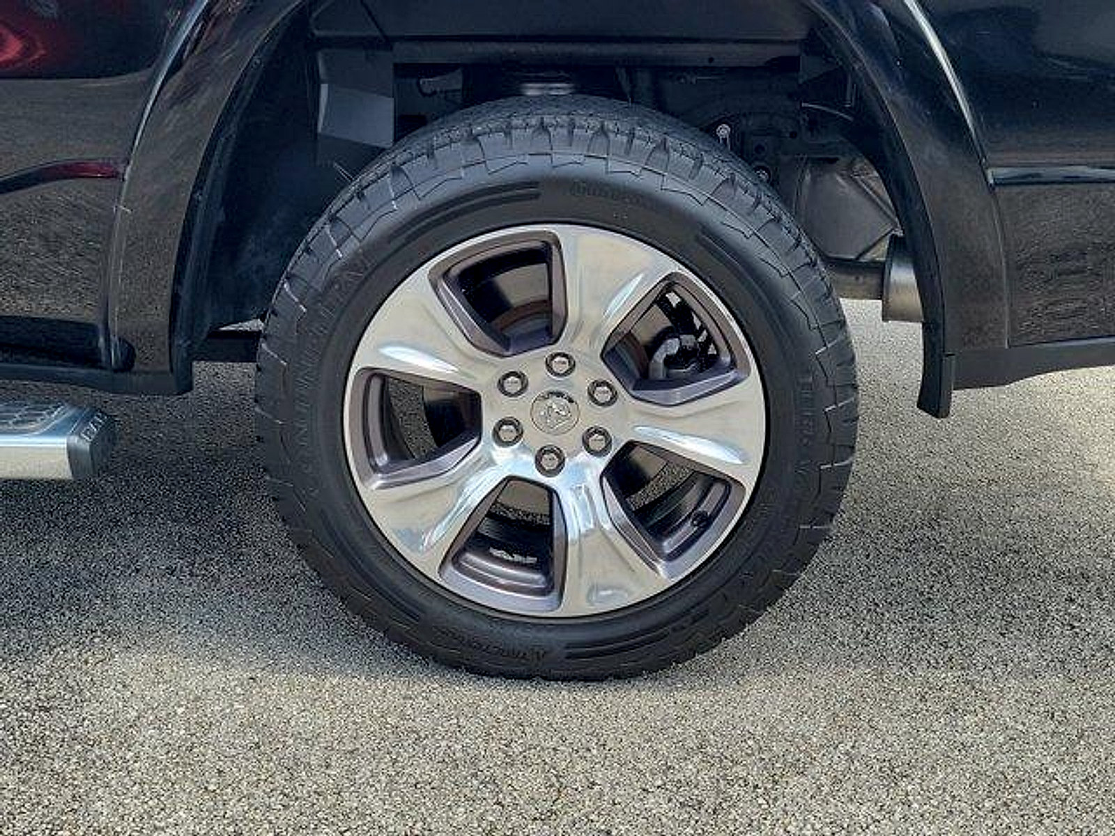 Used 2020 RAM 1500 Laramie AWD/4WD image 11