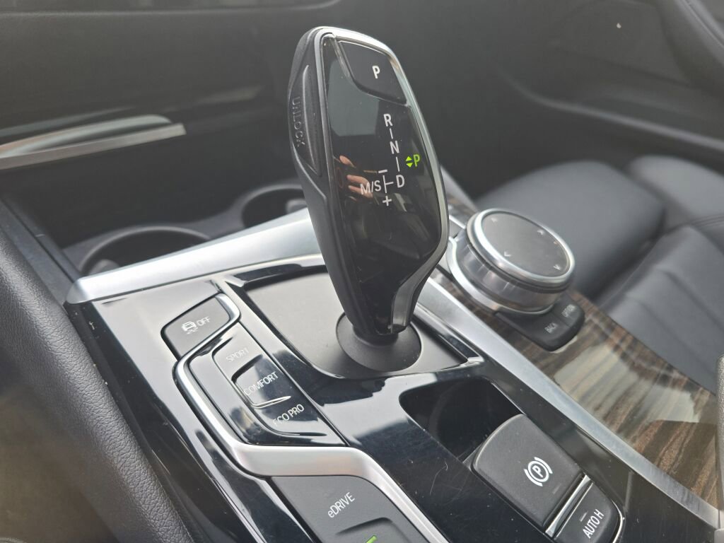 Used 2018 BMW 530e xDrive AWD/4WD image 28