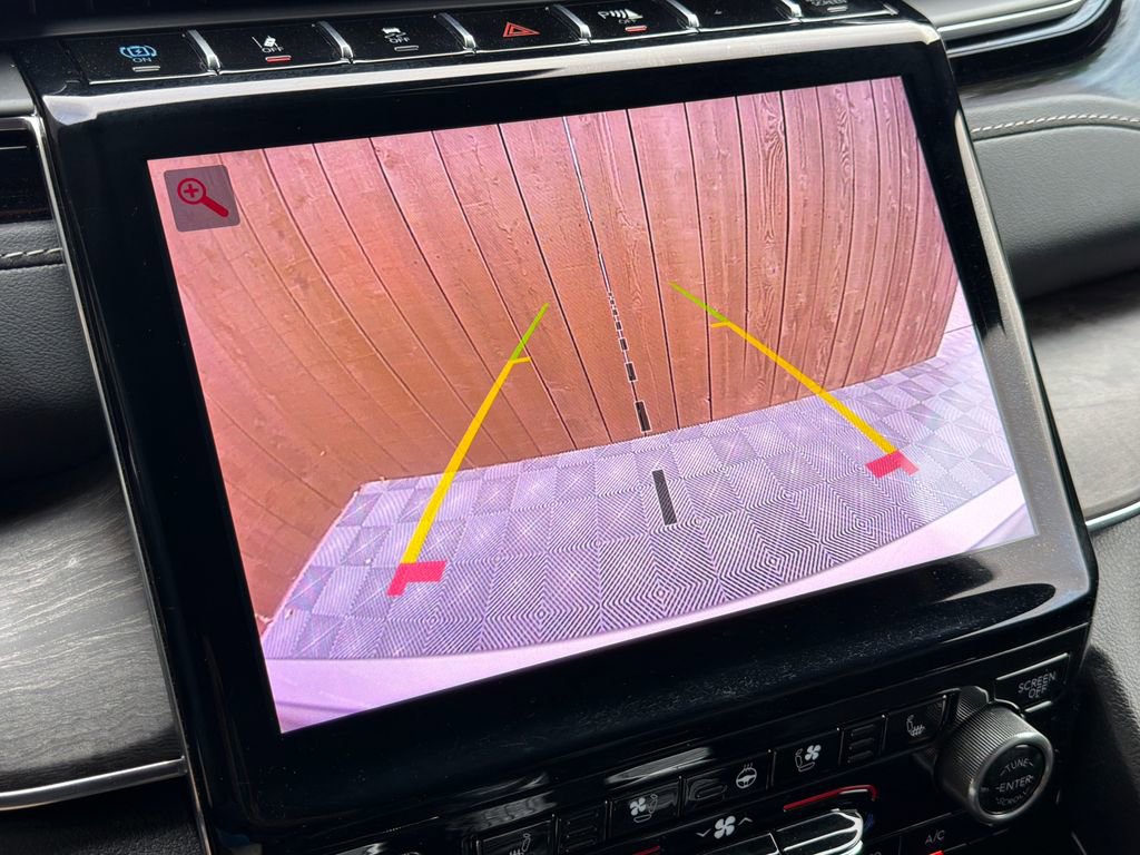 Used 2023 Jeep Grand Cherokee Overland w/ Luxury Tech Group IV image 10