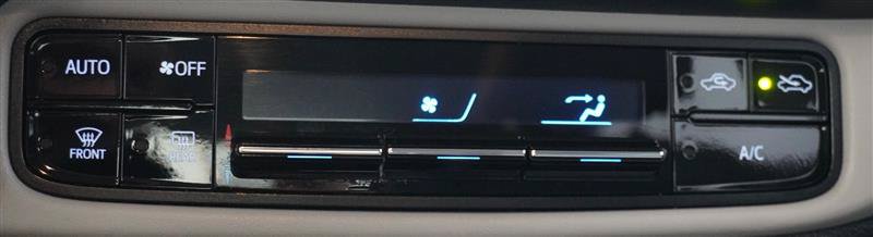 Used 2019 Toyota Corolla LE FWD image 20
