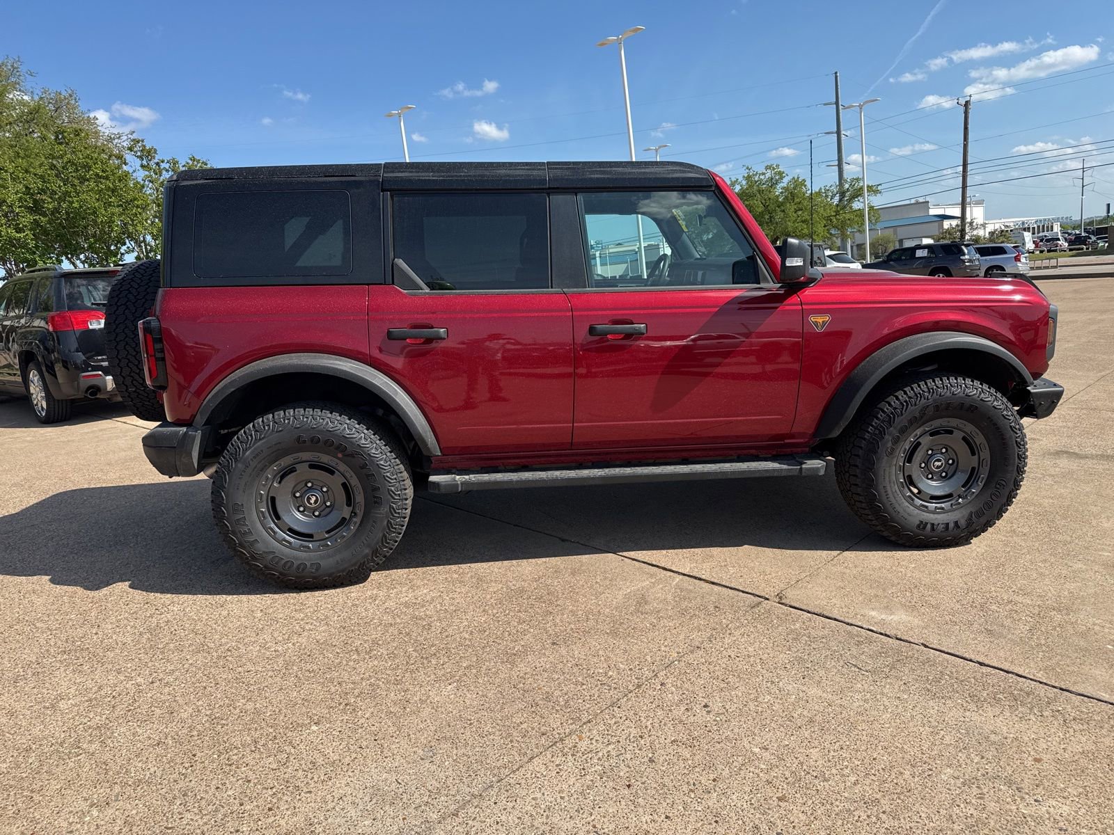 Used 2025 Ford Bronco Badlands image 8