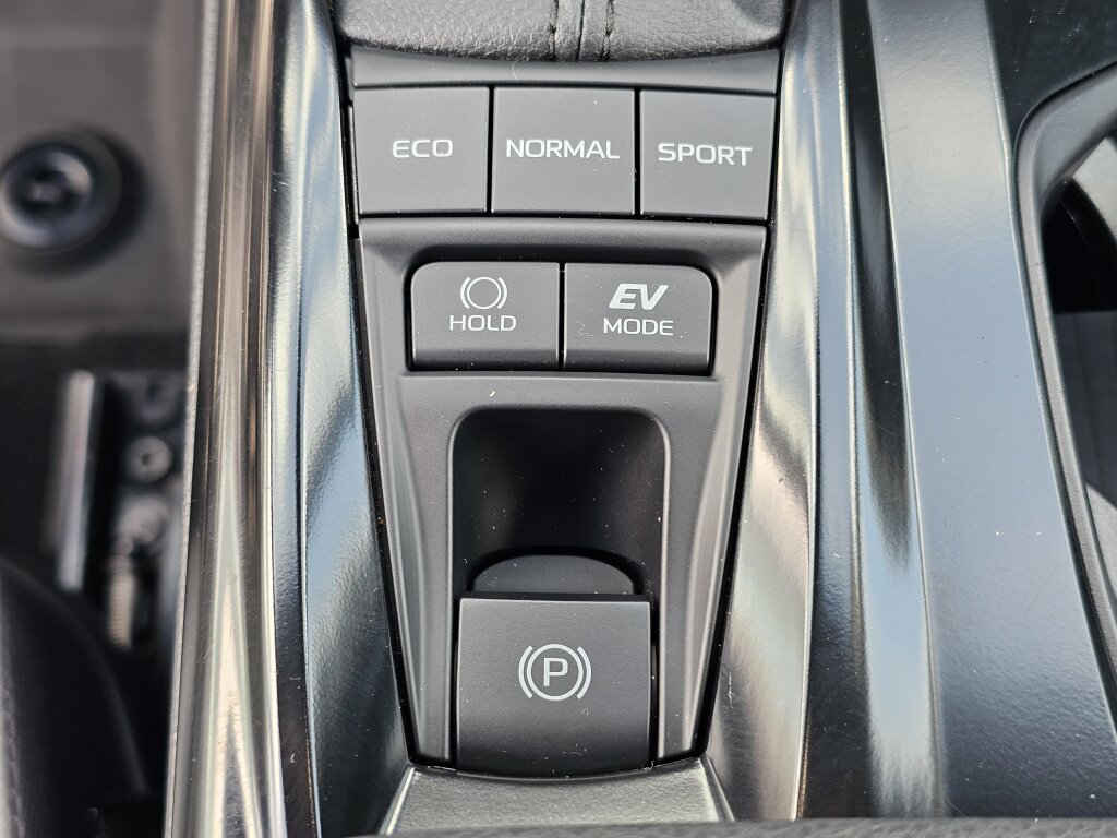 Used 2025 Toyota Camry SE w/ Convenience Package FWD image 31