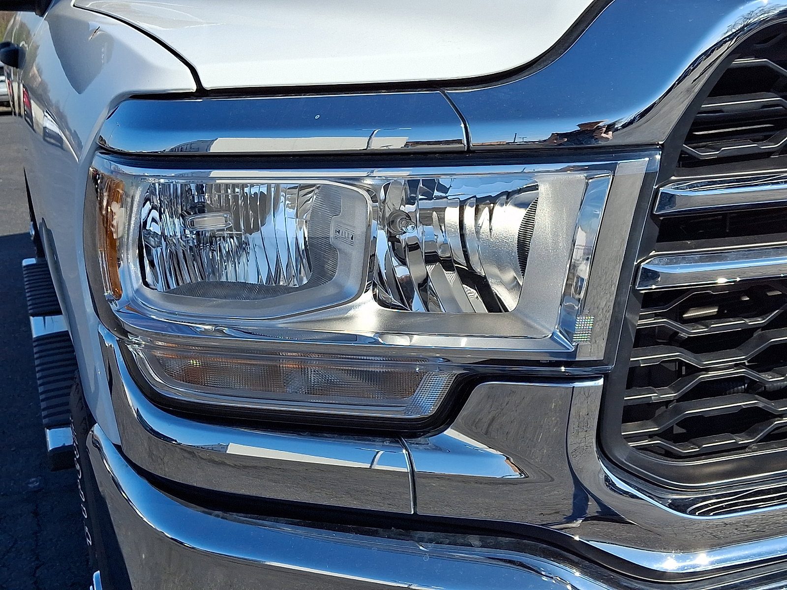 Used 2024 RAM 2500 Tradesman w/ Chrome Appearance Group image 9