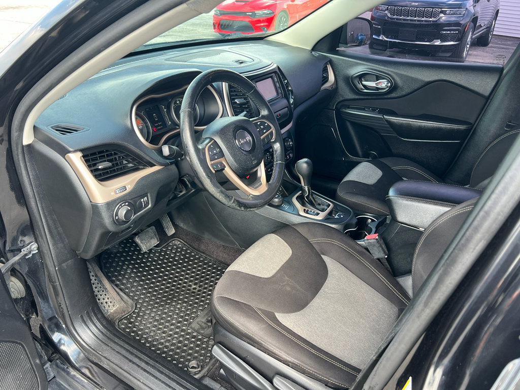Used 2016 Jeep Cherokee Sport w/ Cold Weather Group image 11