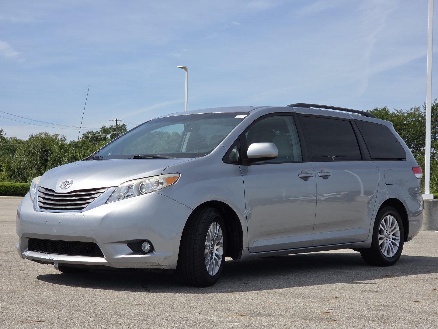 Used 2013 Toyota Sienna XLE FWD image 12
