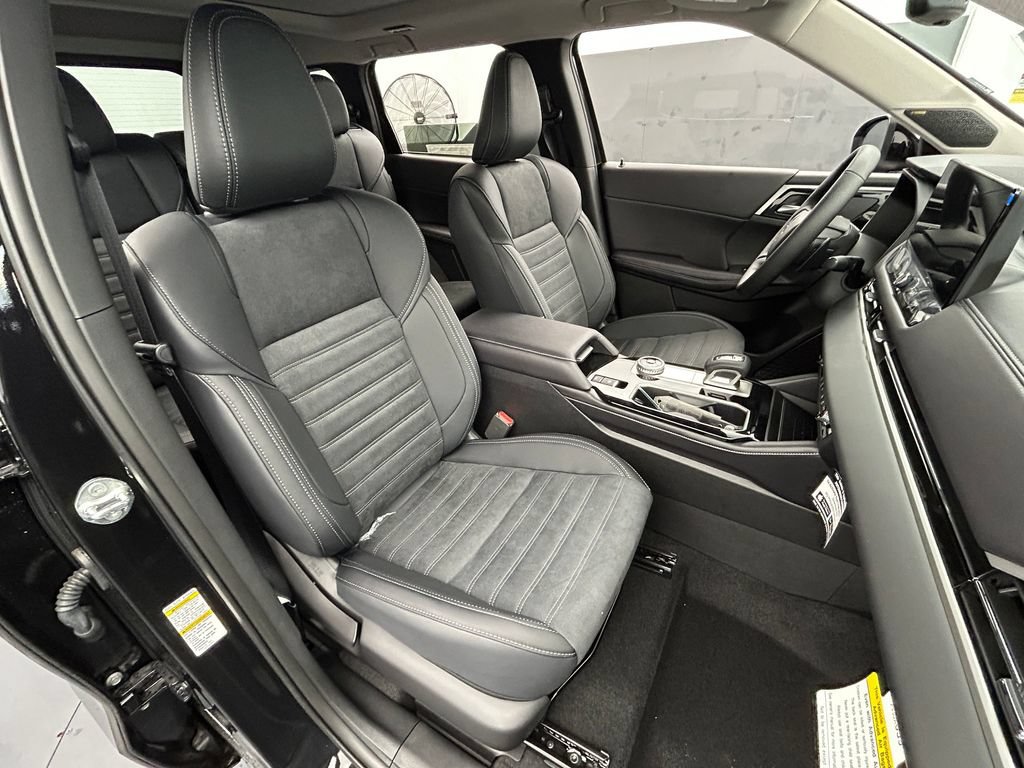 New 2026 Mitsubishi Outlander SE FWD image 16
