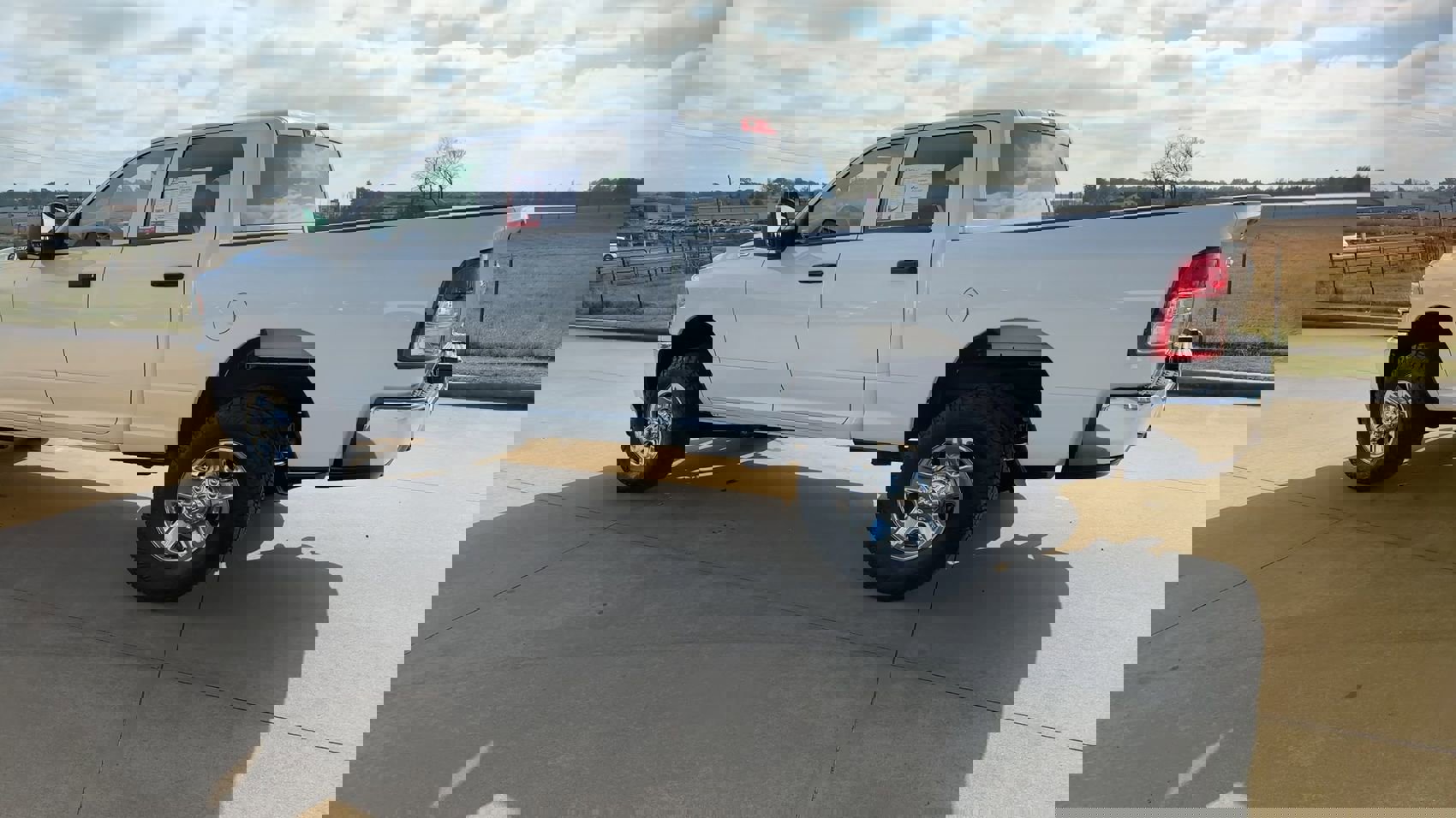 Used 2024 RAM 2500 Tradesman w/ Chrome Appearance Group image 6