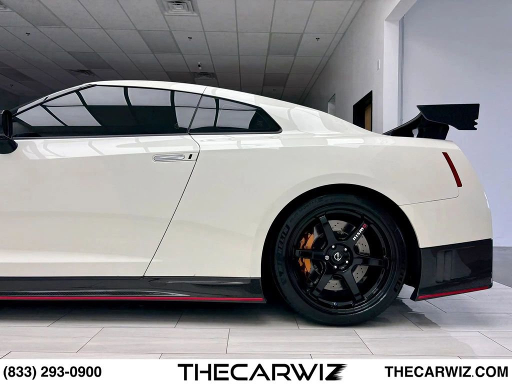 Used 2018 Nissan GT-R NISMO AWD/4WD image 25