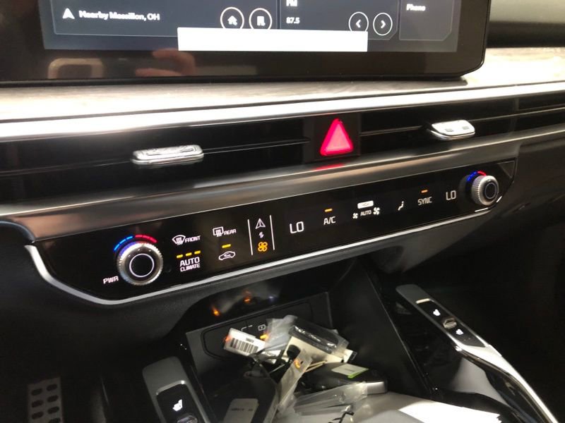 New 2026 Kia Sorento SX Prestige w/ Olive Brown Leather Package image 28