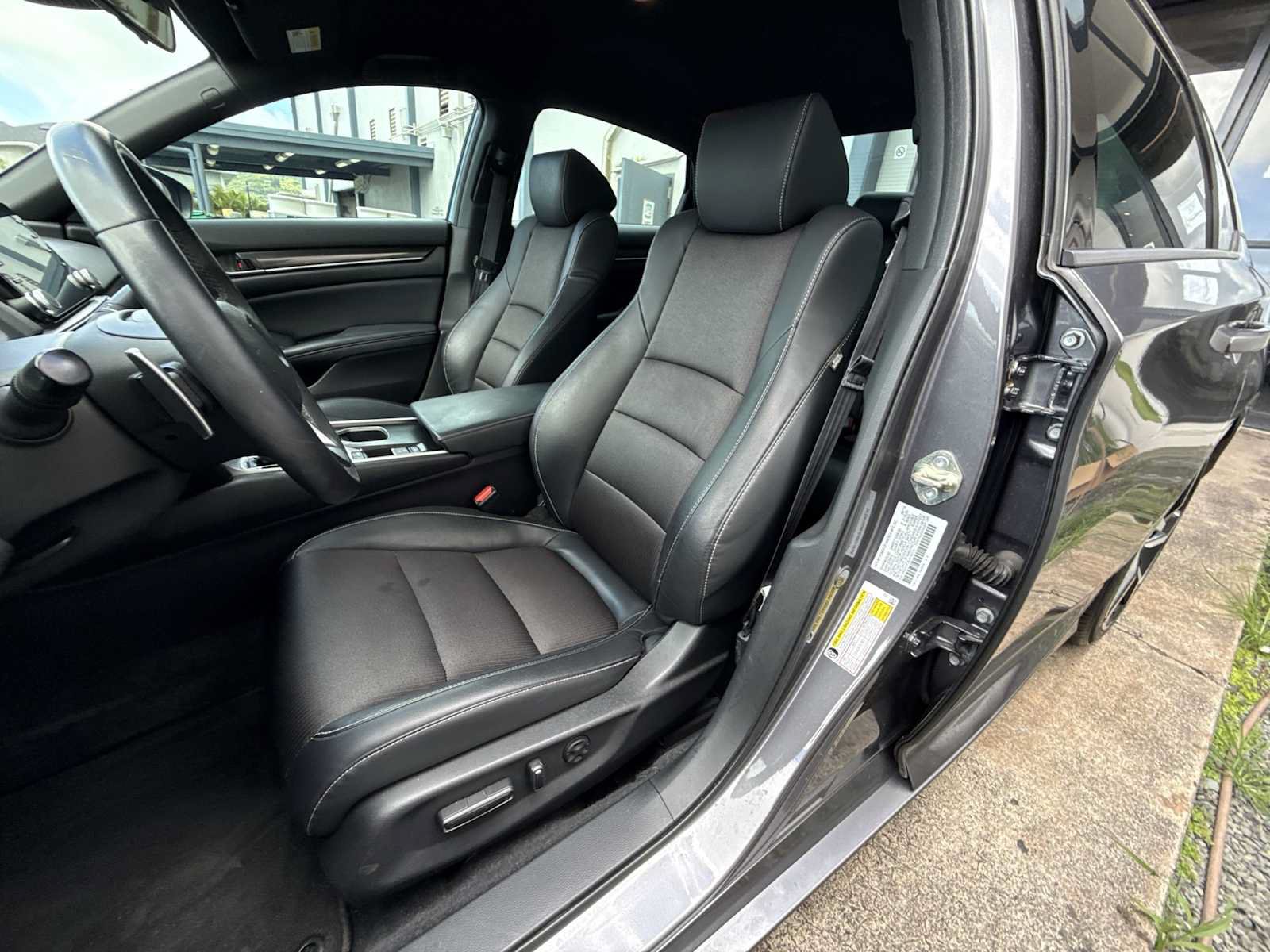 Used 2018 Honda Accord Sport image 12