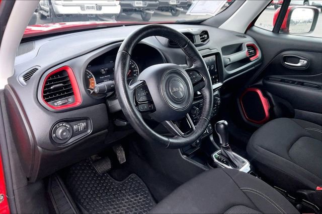 Used 2022 Jeep Renegade Latitude w/ Convenience Group AWD/4WD image 13
