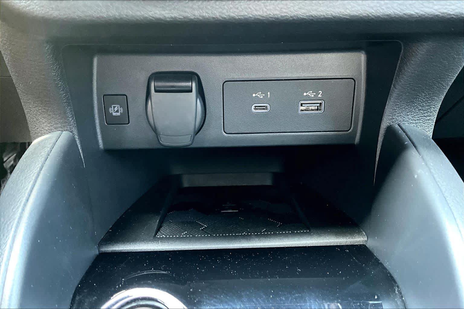 Certified 2025 Nissan Versa SR w/ Trunk Package FWD image 31