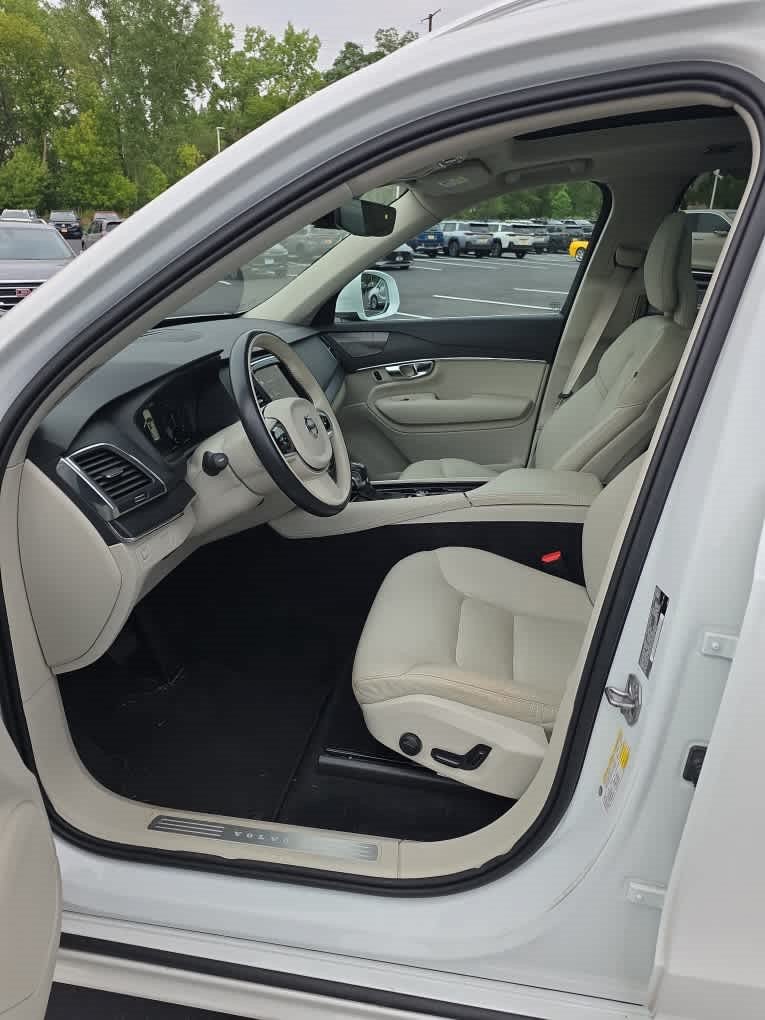 Used 2020 Volvo XC90 T6 Momentum AWD/4WD image 5
