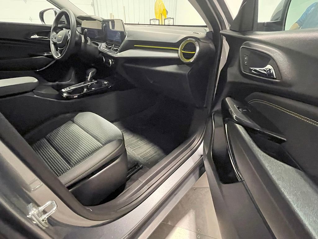 Used 2024 Chevrolet Trax LT image 22