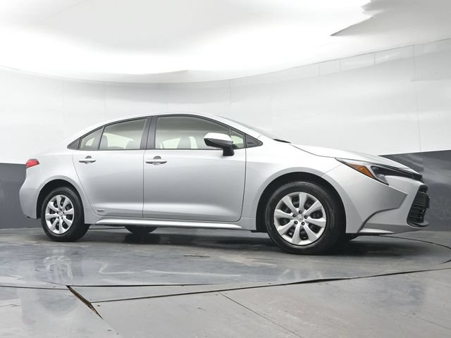 Certified 2026 Toyota Corolla LE AWD/4WD image 32