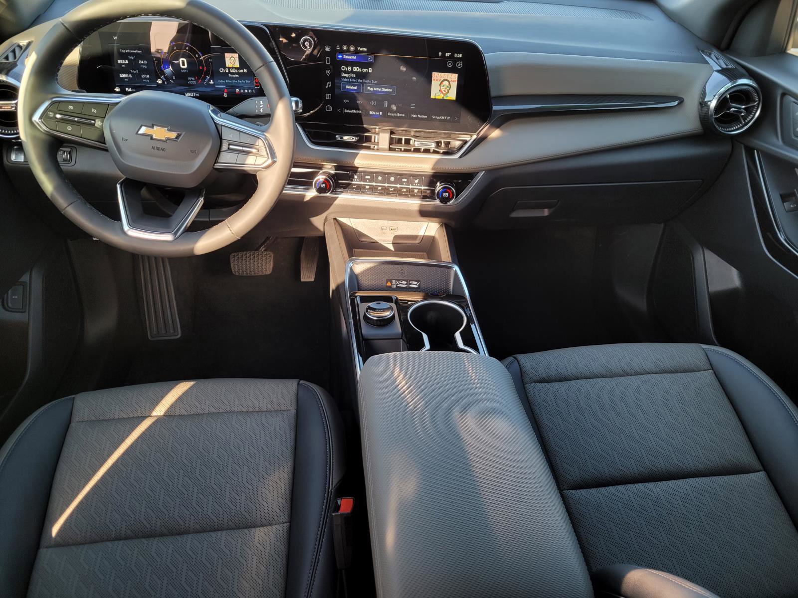 Used 2026 Chevrolet Equinox LT w/ Convenience Package II image 5