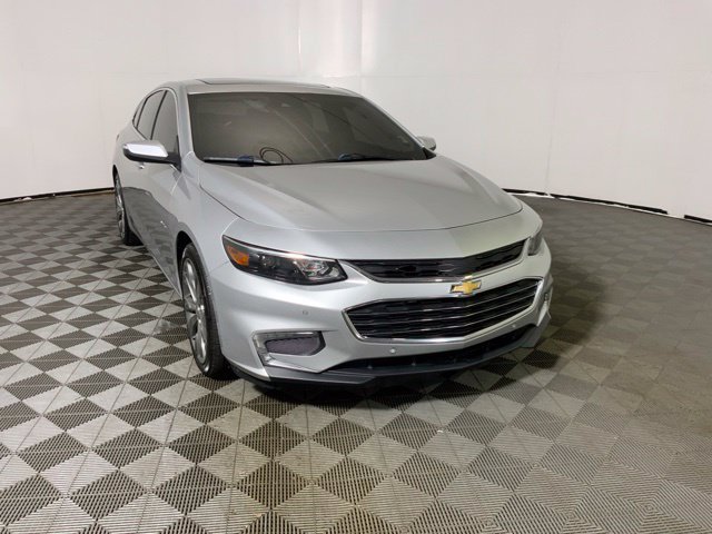 Used 2017 Chevrolet Malibu Premier w/ Premier Sun and Wheel Package FWD image 4