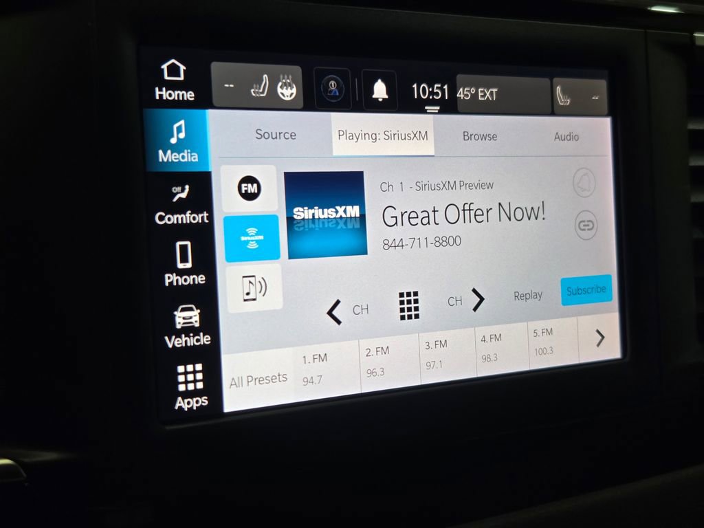 Certified 2023 Chrysler Voyager LX image 4