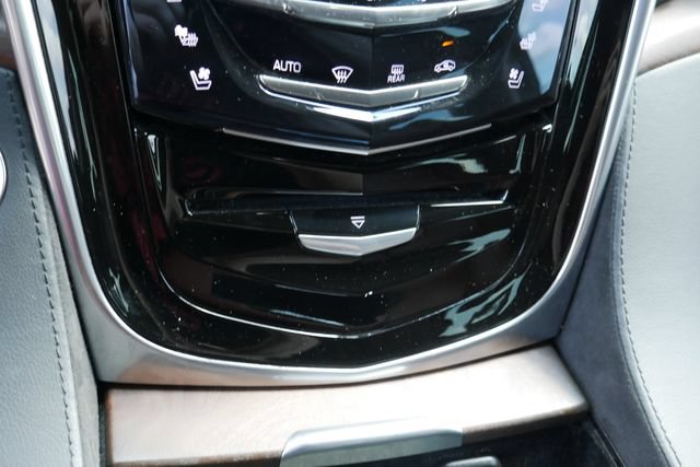 Used 2020 Cadillac Escalade Luxury AWD/4WD image 23