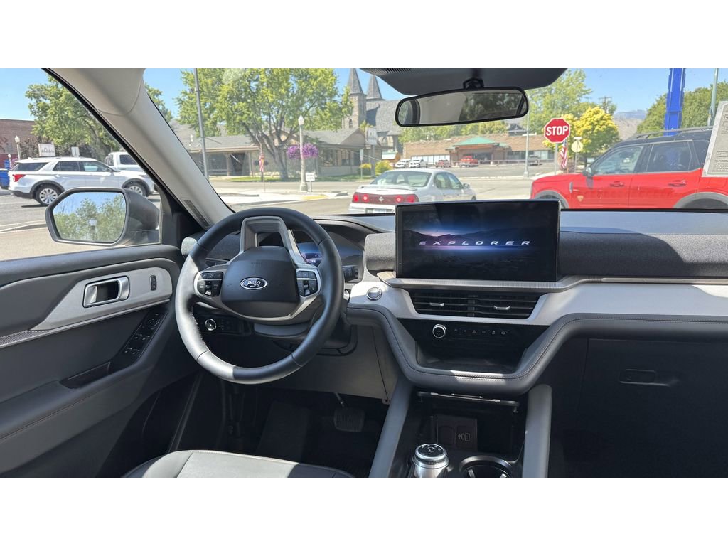 Used 2025 Ford Explorer Active w/ Active Comfort Package image 13