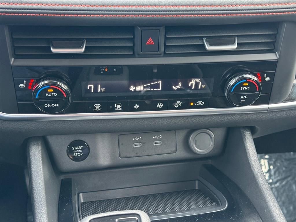 Certified 2025 Nissan Rogue SV image 22