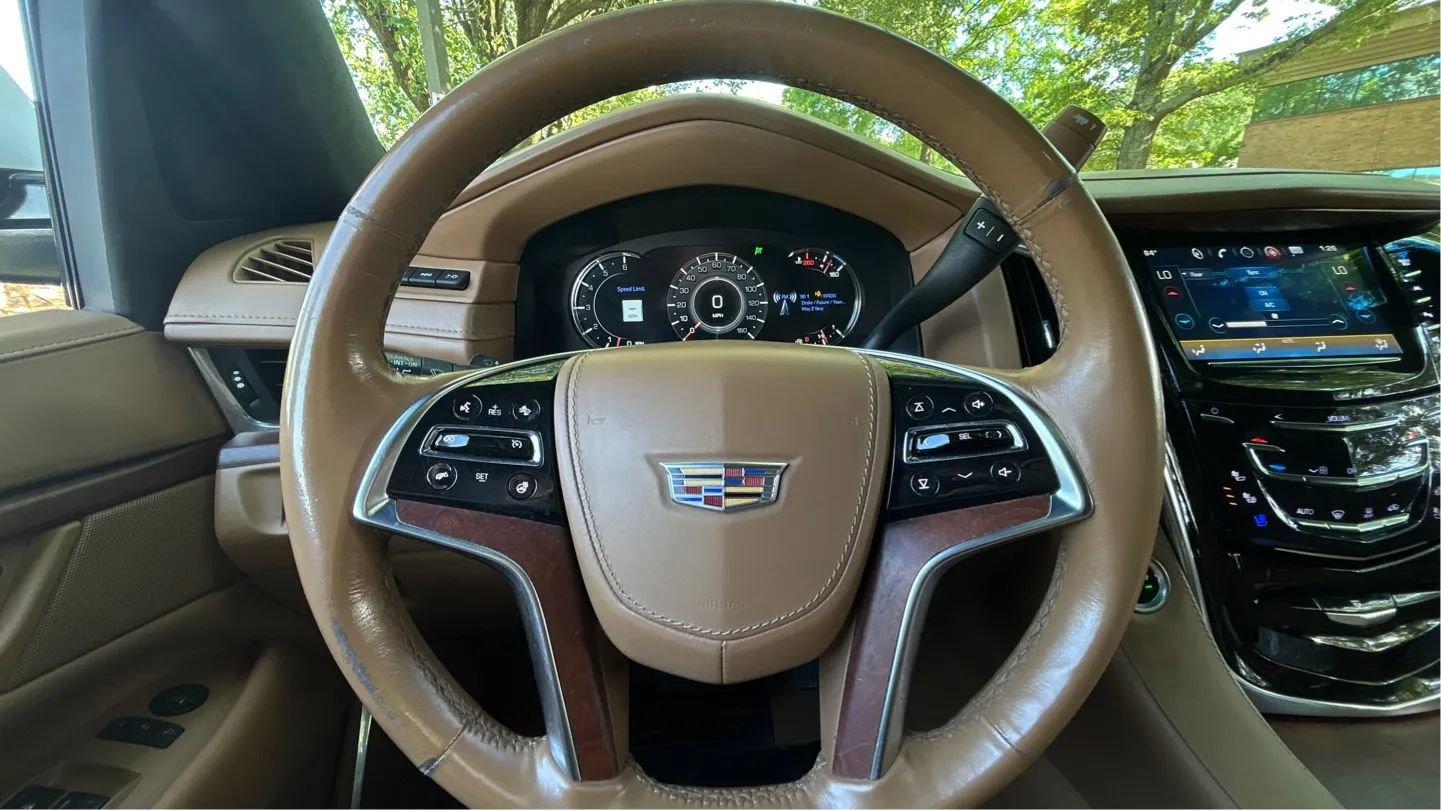 Used 2016 Cadillac Escalade 2WD image 24