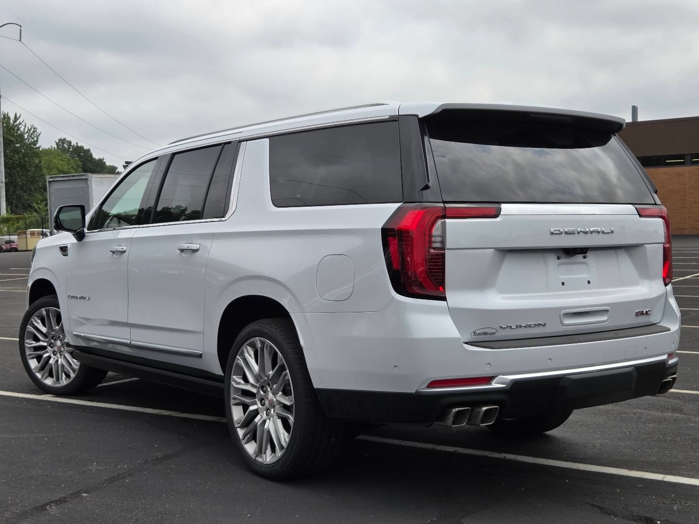 New 2026 GMC Yukon XL Denali w/ Denali Reserve Package AWD/4WD image 17