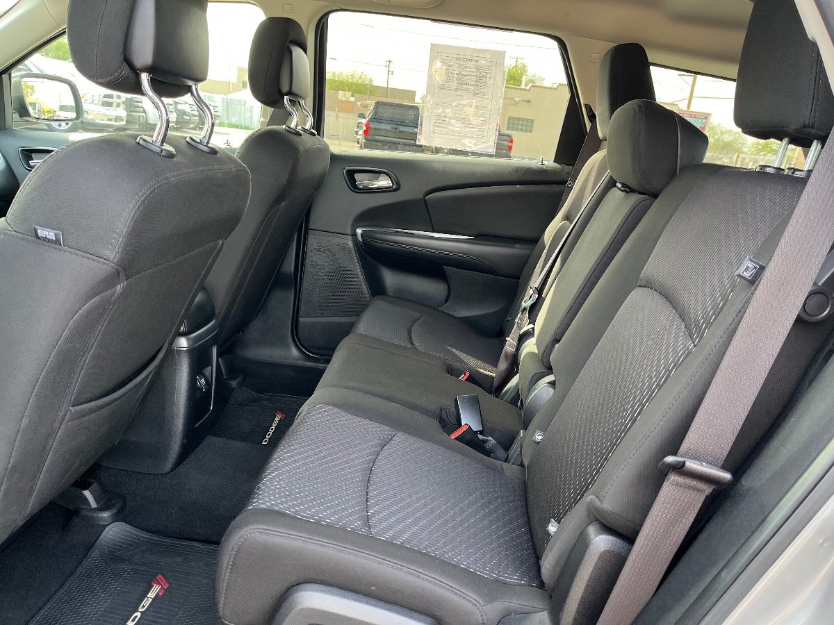 Used 2019 Dodge Journey SE FWD image 13