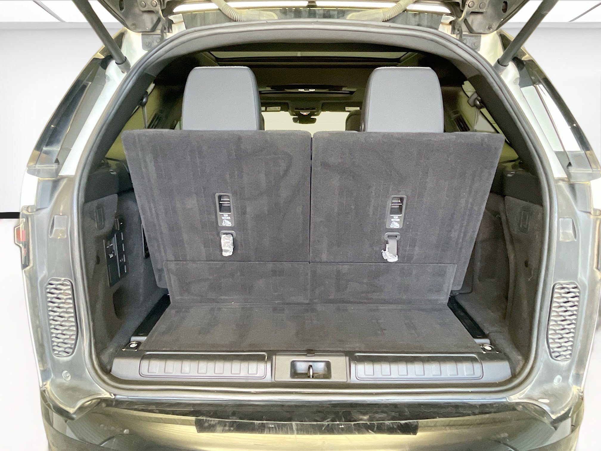 Used 2023 Land Rover Discovery S R-Dynamic image 18