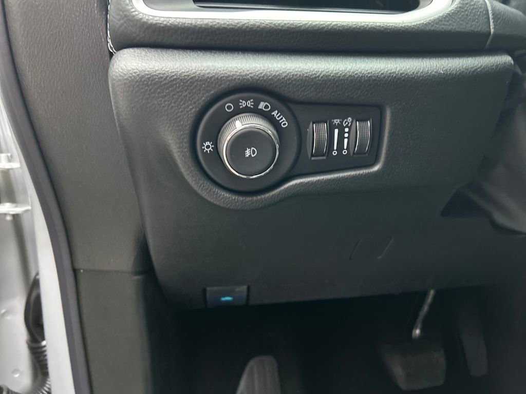 New 2026 Chrysler Pacifica Select image 14