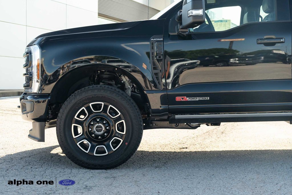 Used 2025 Ford F250 Platinum image 11