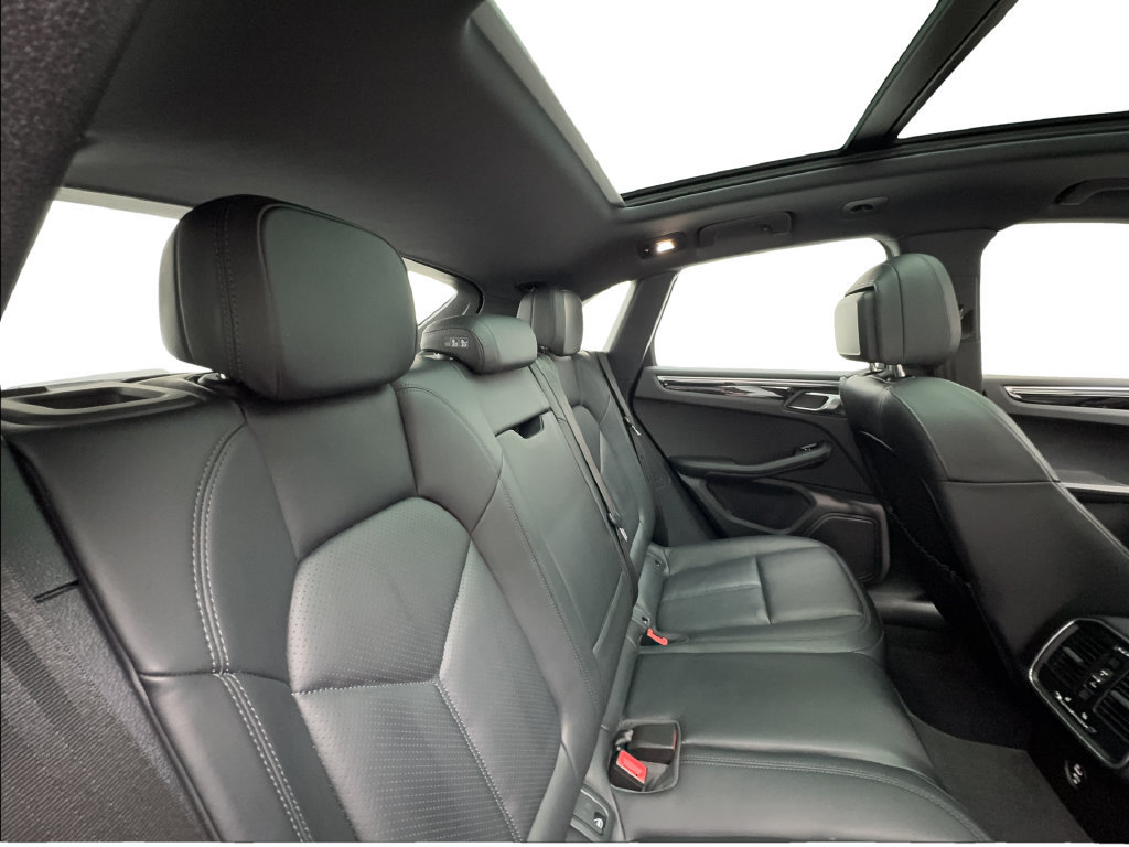 Used 2024 Porsche Macan w/ Premium Plus Package AWD/4WD image 32