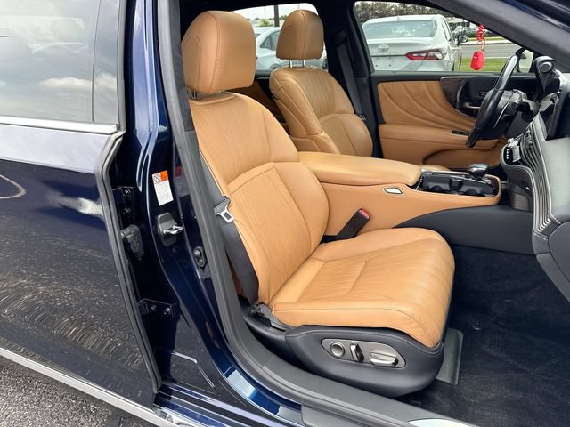 Used 2022 Lexus LS 500 AWD w/ Interior Upgrade Package image 25