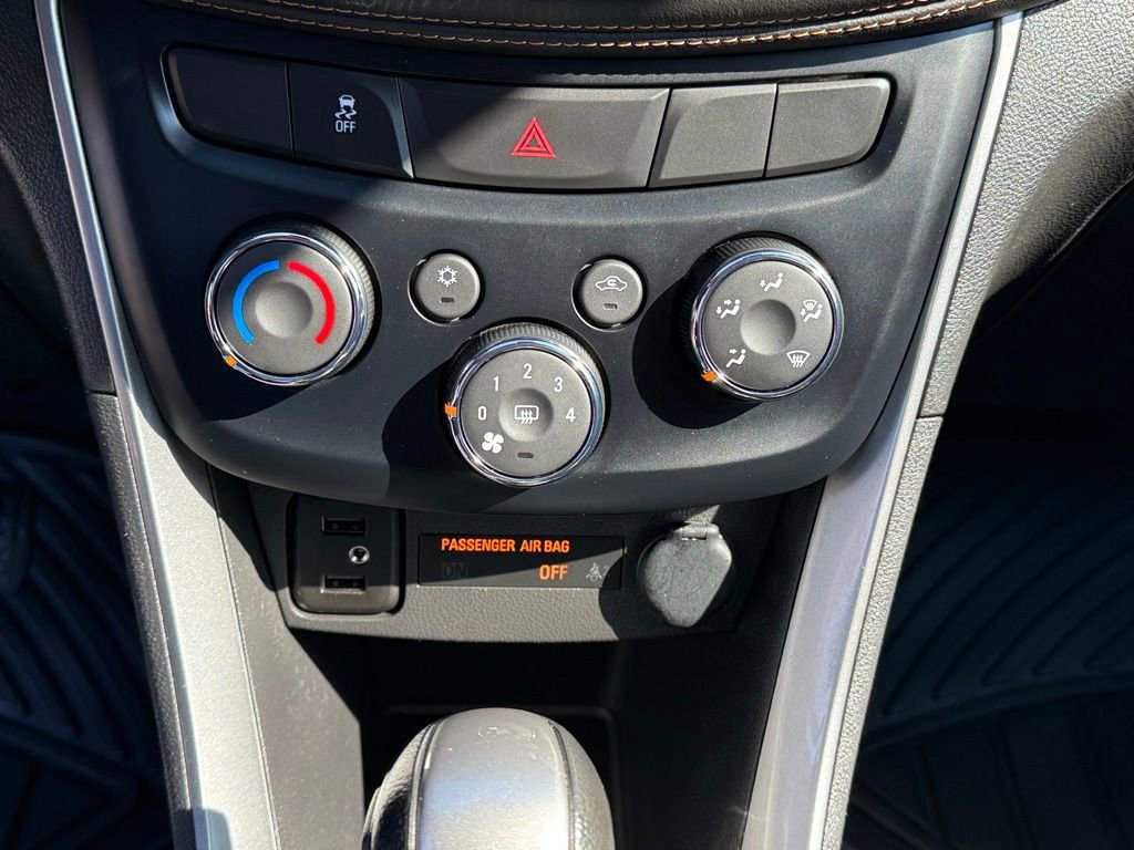 Used 2020 Chevrolet Trax LT w/ LT Convenience Package FWD image 19