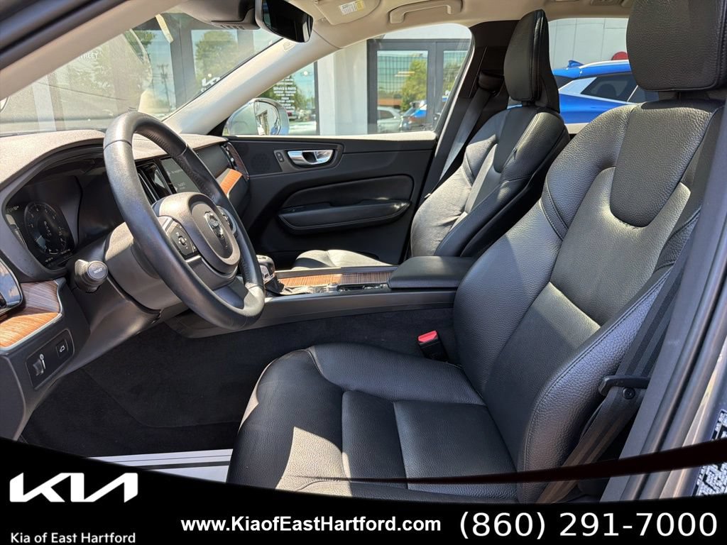 Used 2021 Volvo XC60 T5 Momentum AWD/4WD image 28
