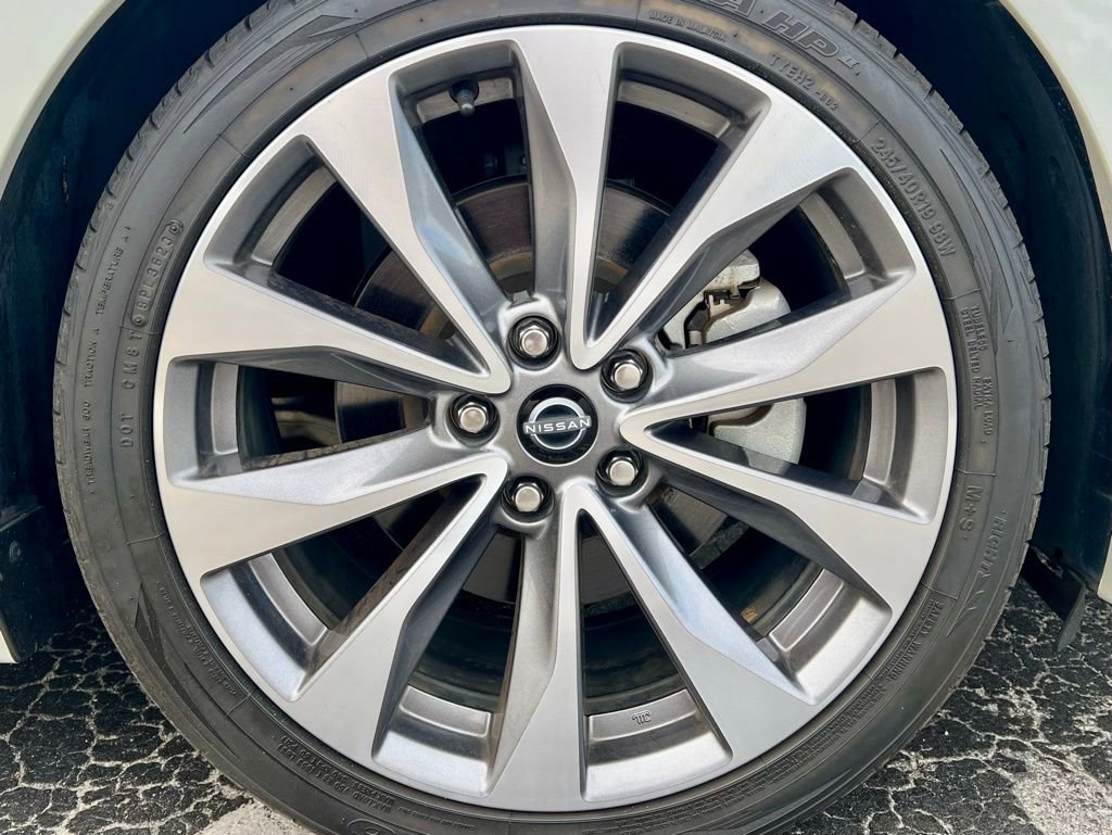 Used 2023 Nissan Maxima Platinum w/ Sport Mat Group image 17