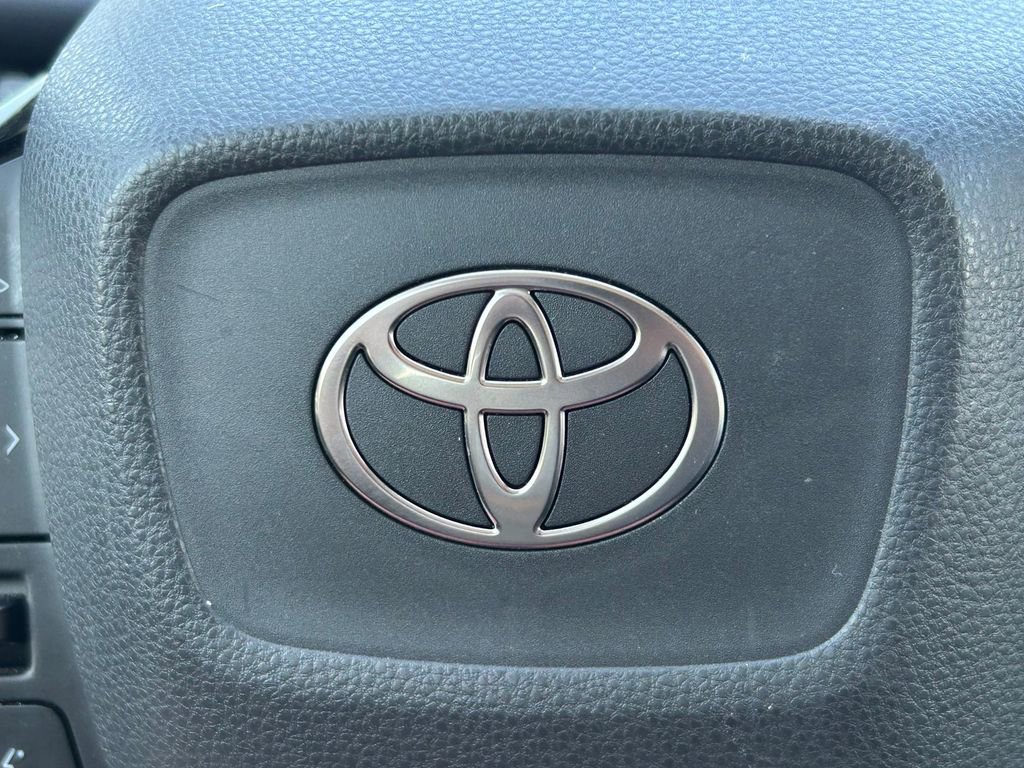 Used 2025 Toyota Prius XLE FWD image 36