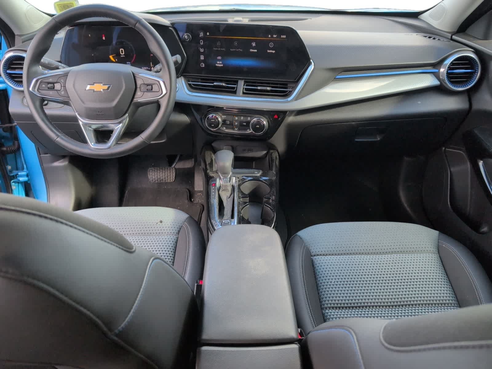 Used 2025 Chevrolet Trax LT w/ LT Convenience Package FWD image 21