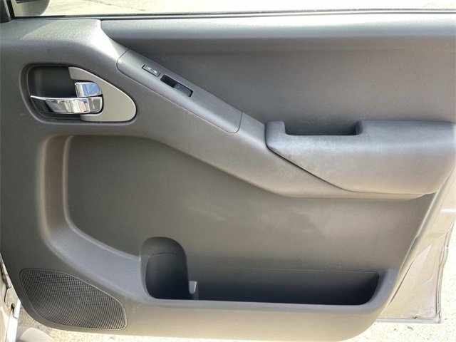 Used 2013 Nissan Frontier SV image 20