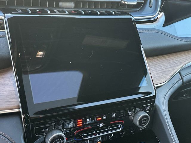 New 2025 Jeep Grand Cherokee Summit image 25