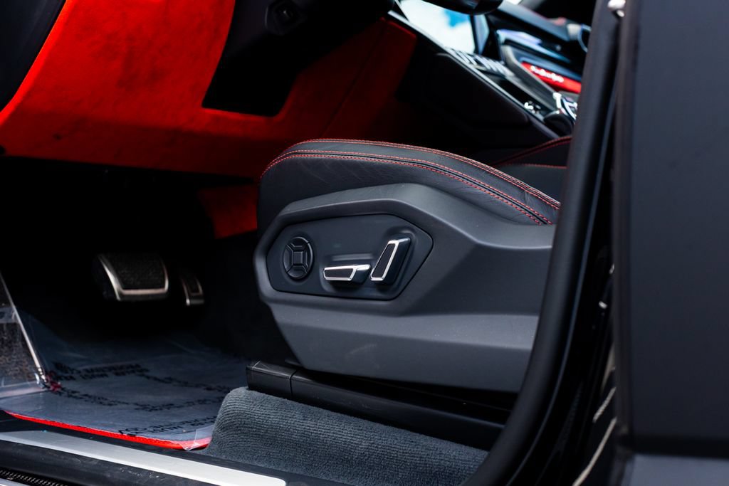 Used 2022 Lamborghini Urus AWD/4WD image 26
