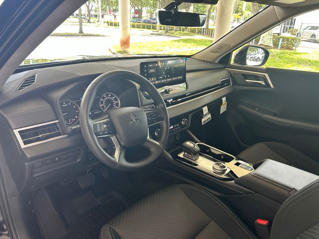 New 2026 Mitsubishi Outlander ES FWD image 6