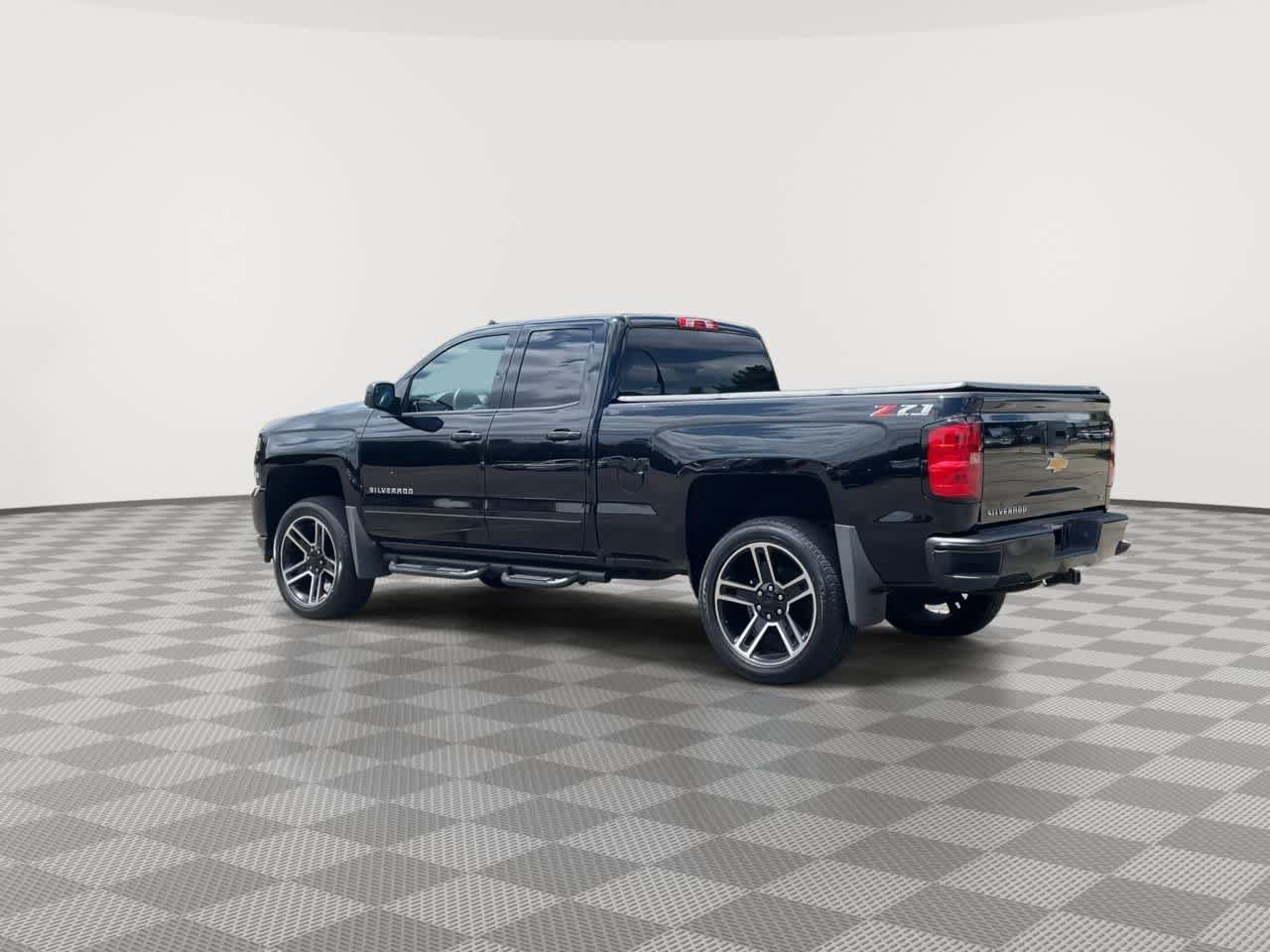 Used 2018 Chevrolet Silverado 1500 LT w/ All Star Edition AWD/4WD image 6