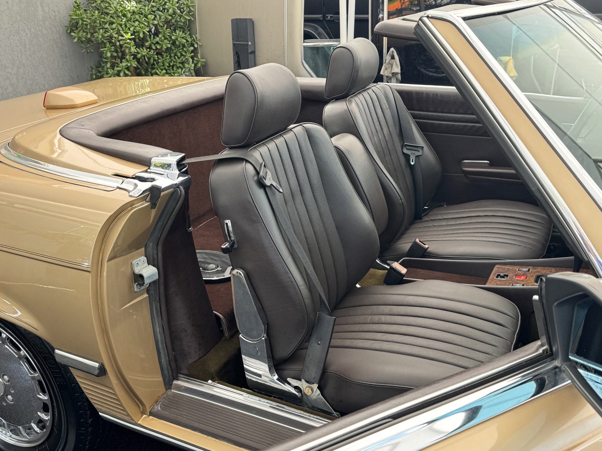Used 1987 Mercedes-Benz 560 SL image 15