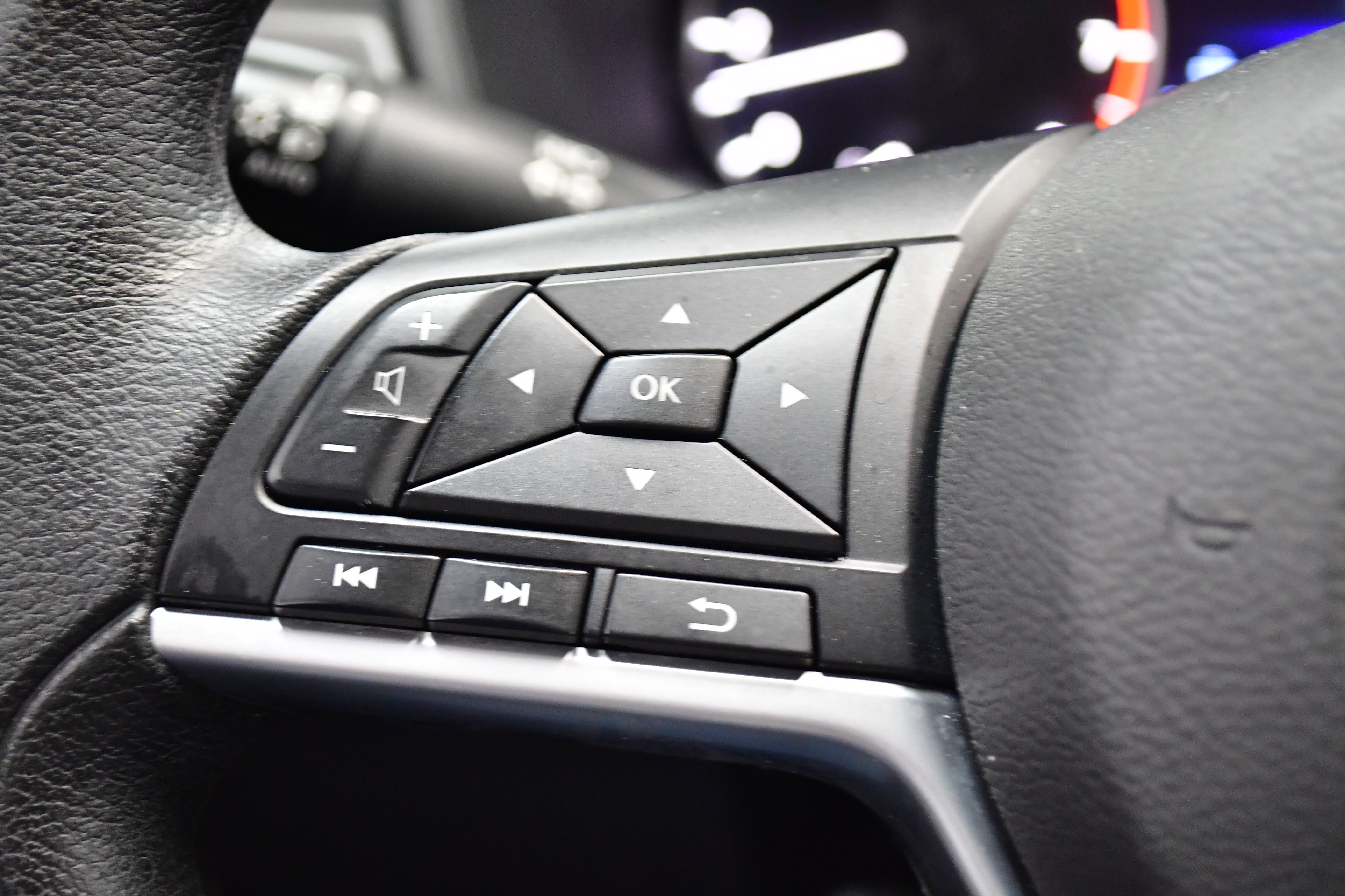 Used 2025 Nissan Altima 2.5 SV image 13