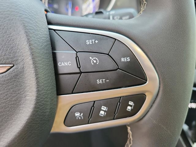 Used 2025 Chrysler Pacifica Select image 30