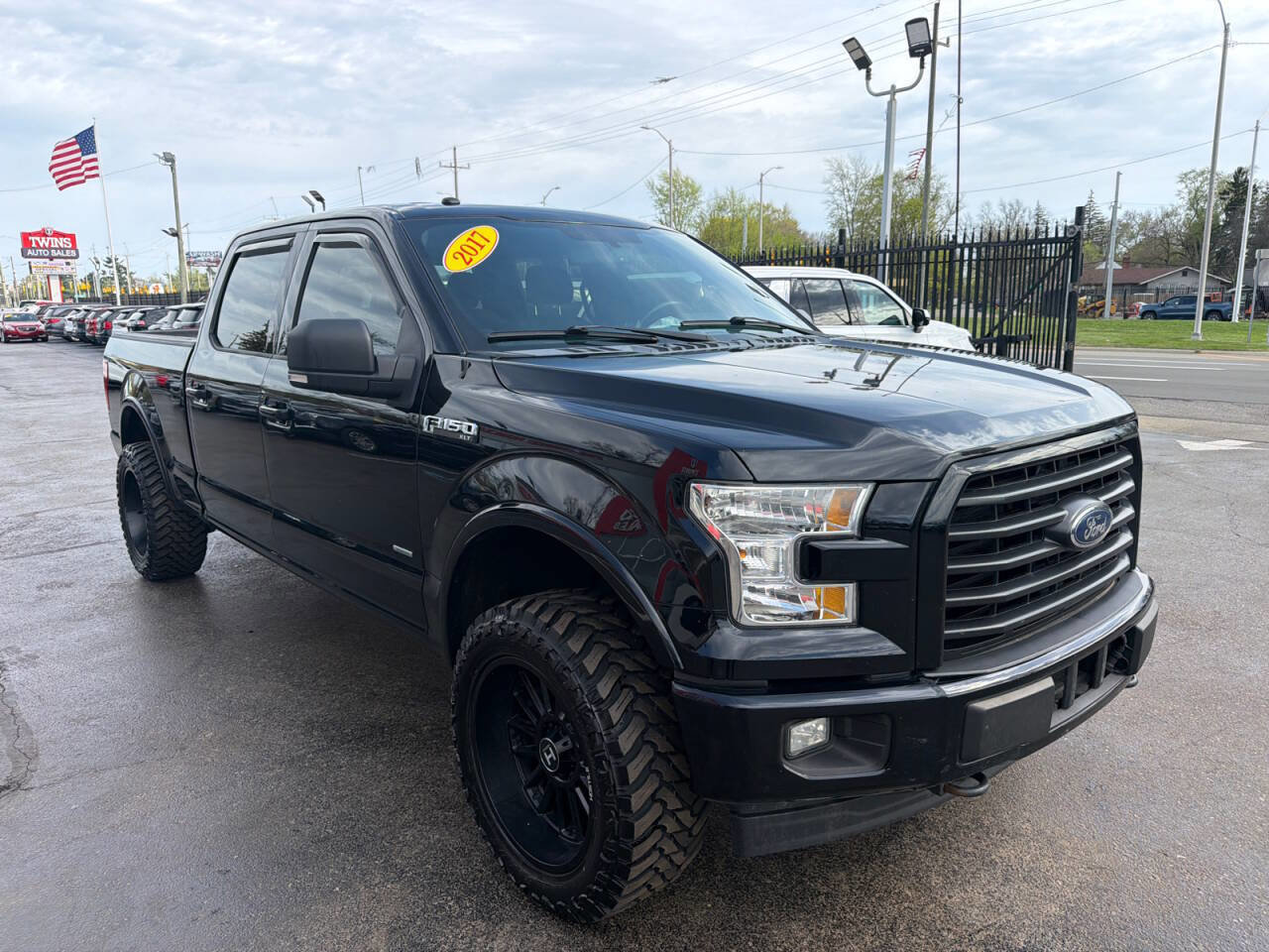Used 2017 Ford F150 XLT w/ Equipment Group 302A Luxury image 3